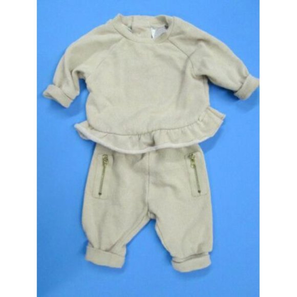 Kardashian Kids 2pc  gold sparkle pant set - Picture 1 of 3